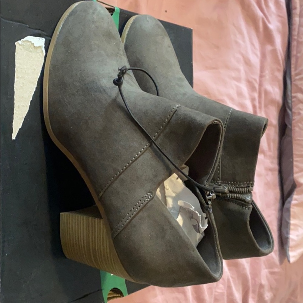 Ana Olive Booties - Picture 2 of 3